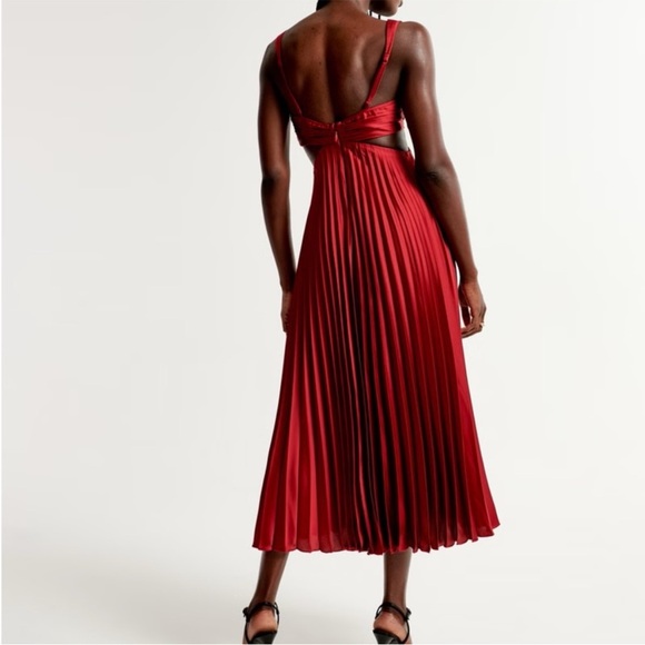 The A&F Giselle Pleated Cutout Maxi Dress Pink - Picture 8 of 13